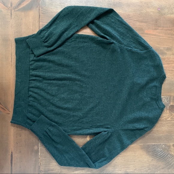 Banana Republic 100% Merino Wool V Neck Sweater - Picture 4 of 6